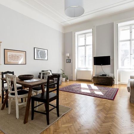 King Rustik & Central Apartment Boedapest Buitenkant foto