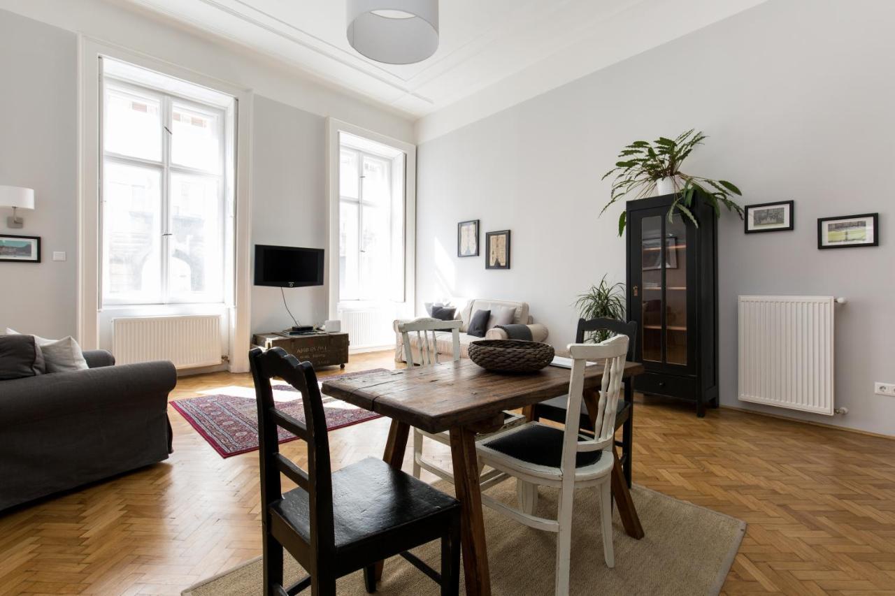 King Rustik & Central Apartment Boedapest Buitenkant foto